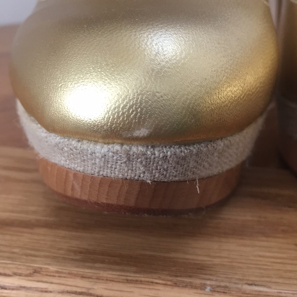 Charles David Gold Platform Pumps - Picture 4 of 8